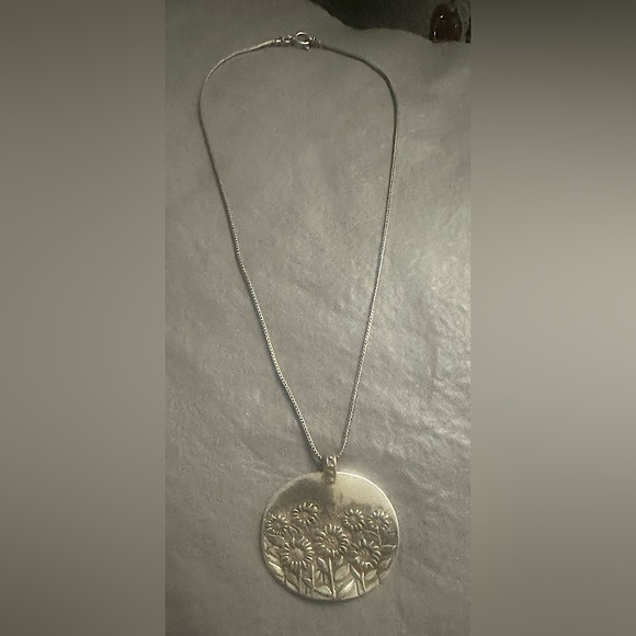 AUTHENTIC OR PAZ ( signed B )
Slightly oxidized sterling silver pendant. - Picture 3 of 12